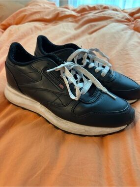 Reebok Classic Vegan Leather Sneakers — Black/White — Size 9 Women’s / 7.5 Men’s